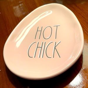 Rae Dunn, Hot Chick Dish